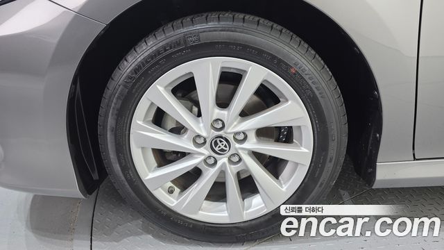 Toyota Camry XV70 2.5 LE Hybrid - фото 4