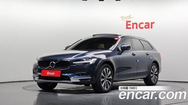 Volvo V90 Cross Country B5 Pro AWD - фото 0
