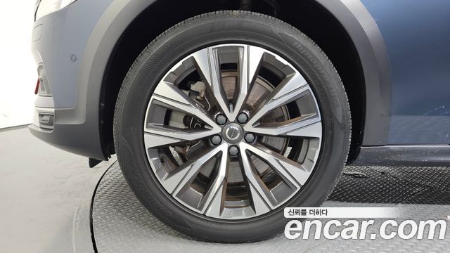 Volvo V90 Cross Country B5 Pro AWD - фото 4