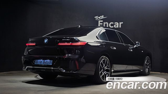BMW i7 G70 eDrive 50 M Sport - фото 1