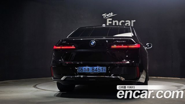 BMW i7 G70 eDrive 50 M Sport - фото 3
