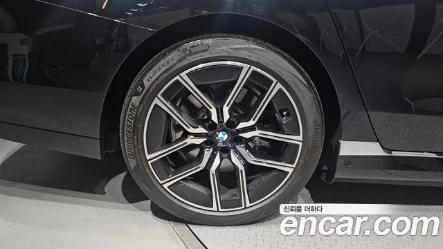 BMW i7 G70 eDrive 50 M Sport - фото 4