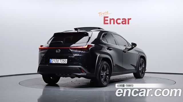 Lexus UX 250h 2.0 2WD - фото 1