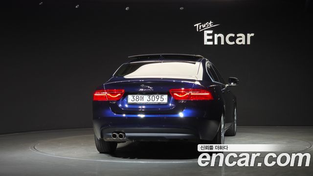 Jaguar XE 20d Portfolio - фото 3