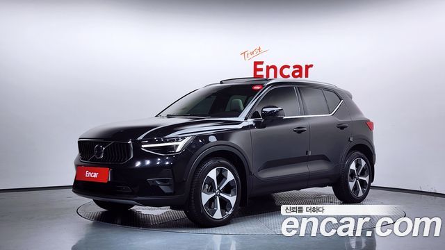 Volvo XC40 B4 Ultra Bright - фото 0