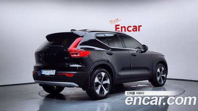 Volvo XC40 B4 Ultra Bright - фото 1