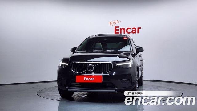 Volvo XC40 B4 Ultra Bright - фото 2