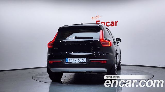 Volvo XC40 B4 Ultra Bright - фото 3