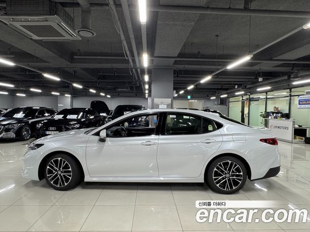 Toyota Camry XV80 2.5 XLE Premium Hybrid - фото 1