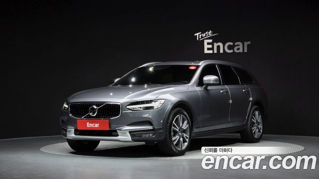 Volvo V90 Cross Country D5 PRO AWD - фото 0
