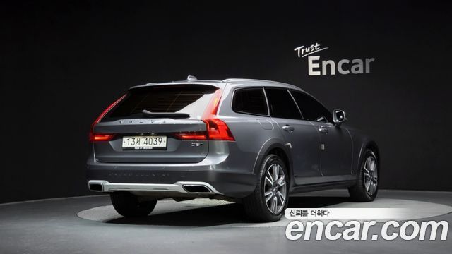 Volvo V90 Cross Country D5 PRO AWD - фото 1