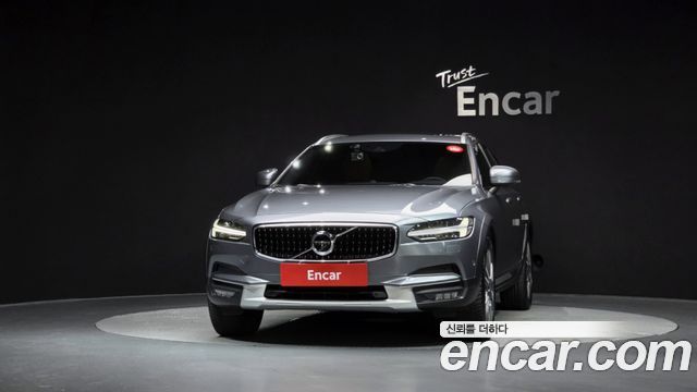 Volvo V90 Cross Country D5 PRO AWD - фото 2