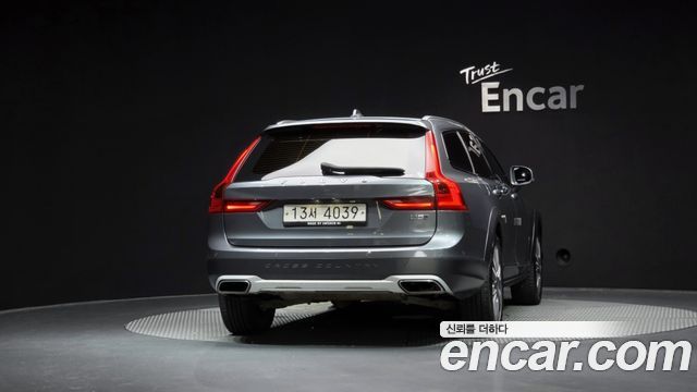 Volvo V90 Cross Country D5 PRO AWD - фото 3