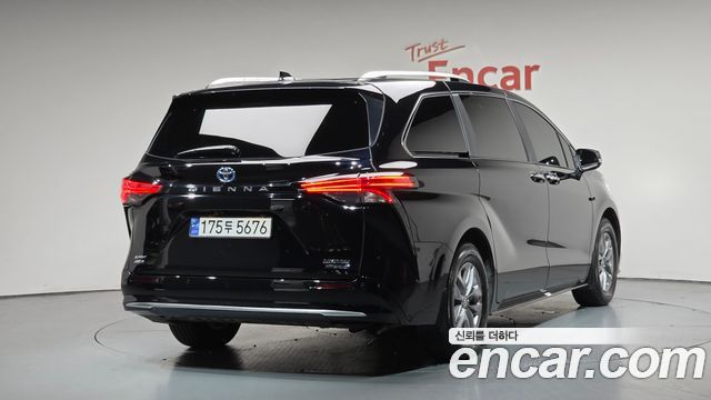 Toyota Sienna 4-го поколения 2.5 Hybrid AWD - фото 0