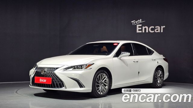 Lexus ES 300h 7-го поколения Luxury Plus - фото 0