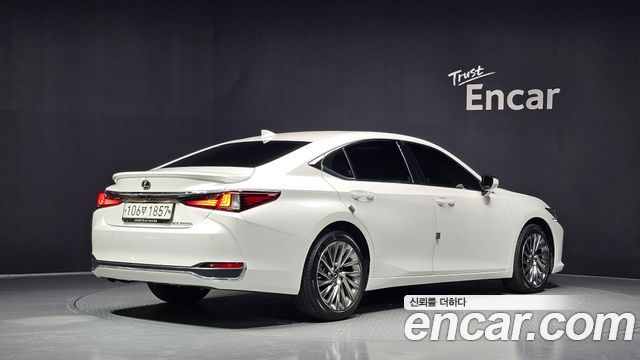 Lexus ES 300h 7-го поколения Luxury Plus - фото 1