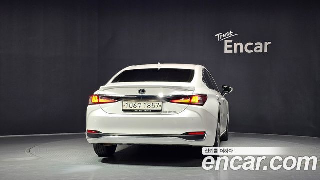 Lexus ES 300h 7-го поколения Luxury Plus - фото 3