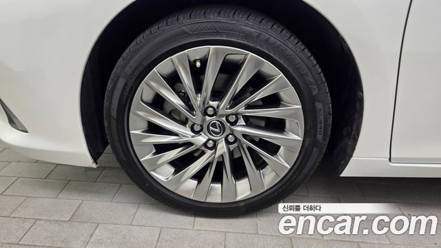 Lexus ES 300h 7-го поколения Luxury Plus - фото 4
