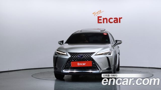 Lexus UX 250h 2.0 2WD - фото 2