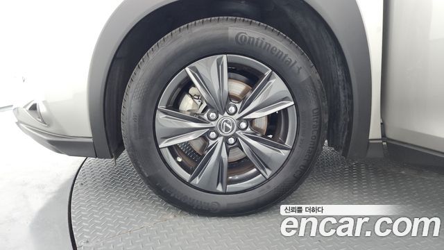 Lexus UX 250h 2.0 2WD - фото 4