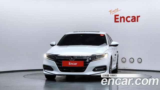 Honda Accord 10-го поколения 2.0 Hybrid Touring - фото 2
