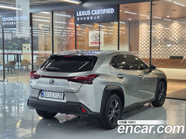 Lexus UX 300h 2.0 2WD - фото 1