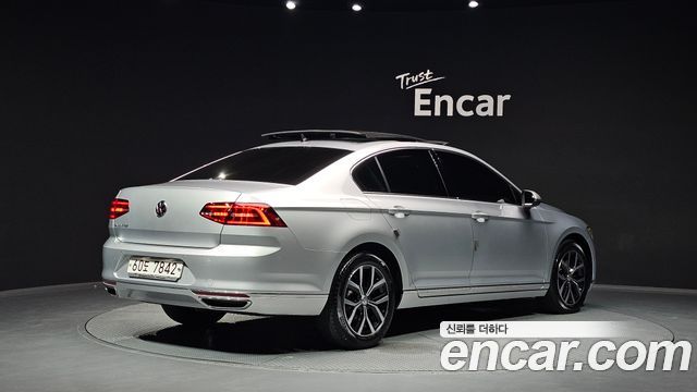 Volkswagen Passat B8 2.0 TDI Premium - фото 1