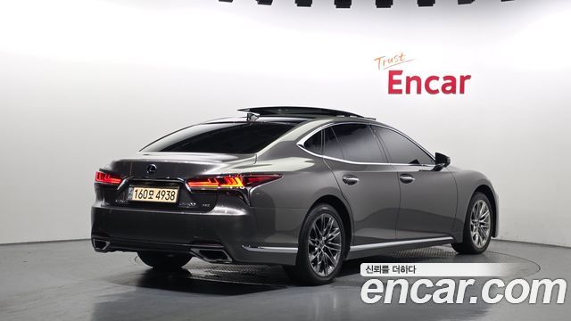 Lexus LS 500 3.5 Luxury AWD - фото 1