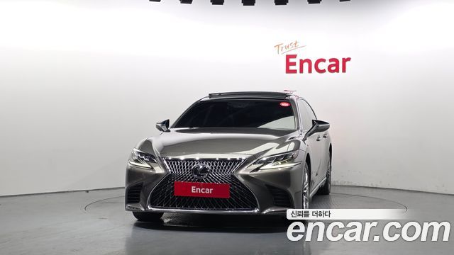 Lexus LS 500 3.5 Luxury AWD - фото 2