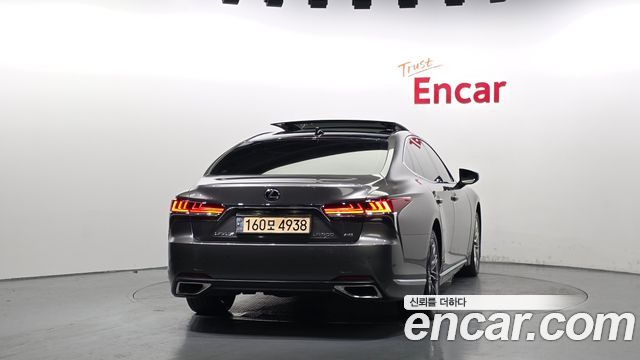 Lexus LS 500 3.5 Luxury AWD - фото 3