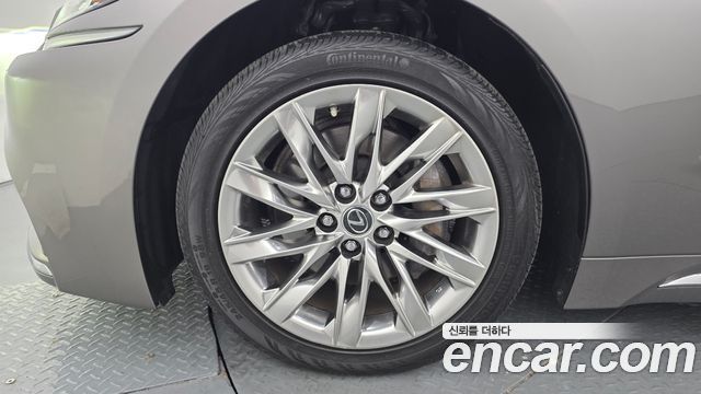 Lexus LS 500 3.5 Luxury AWD - фото 4