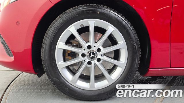 Mercedes-Benz A-Class W177 A220 Hatchback - фото 4