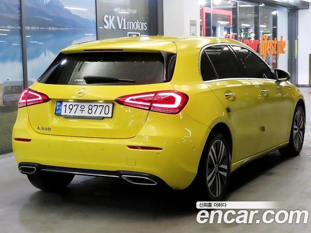 Mercedes-Benz A-Class W177 A220 Hatchback - фото 3