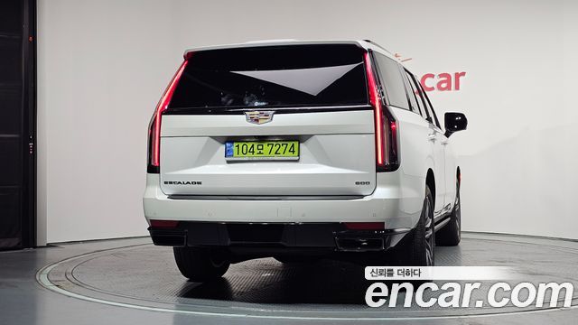 Cadillac Escalade 5-го поколения 6.2 Sports Platinum - фото 3