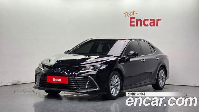 Toyota Camry XV70 2.5 LE Hybrid - фото 0