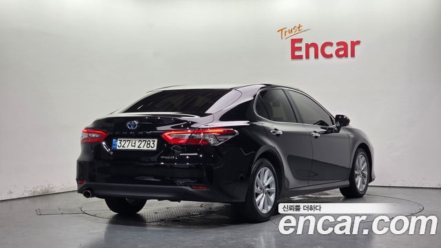 Toyota Camry XV70 2.5 LE Hybrid - фото 1