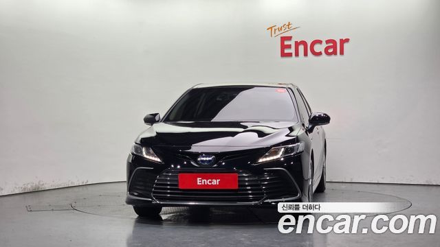 Toyota Camry XV70 2.5 LE Hybrid - фото 2