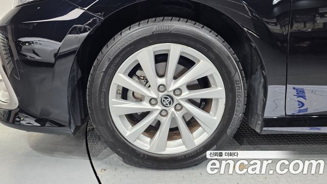 Toyota Camry XV70 2.5 LE Hybrid - фото 4