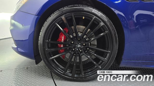 Maserati Ghibli 3.0S Q4 GranSport 3rd - фото 4