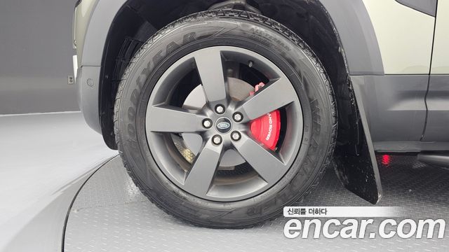 Land Rover Defender L663 110 D250 SE - фото 4