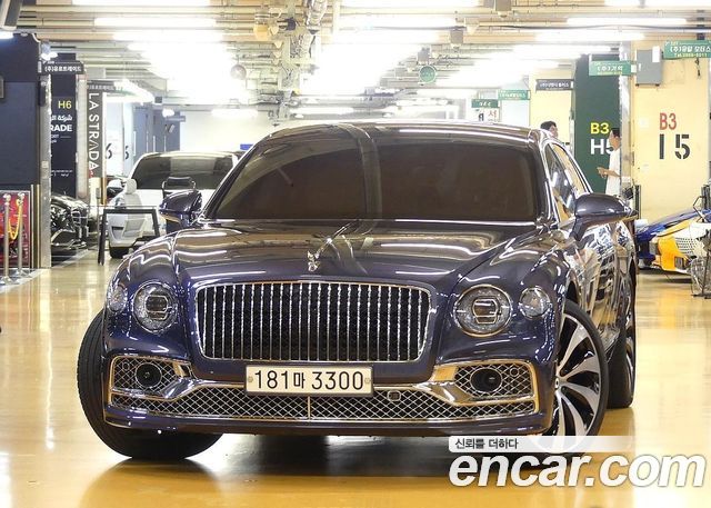 Bentley Flying Spur 3-го поколения 4.0 Azure - фото 2