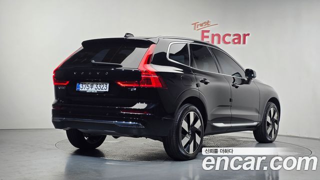 Volvo XC60 2-го поколения T8 Ultra Bright - фото 1