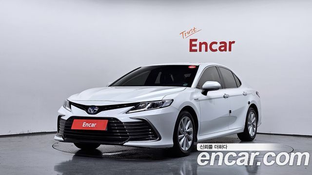 Toyota Camry XV70 2.5 LE Hybrid - фото 0