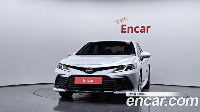Toyota Camry XV70 2.5 LE Hybrid - фото 2