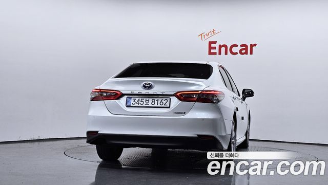 Toyota Camry XV70 2.5 LE Hybrid - фото 3