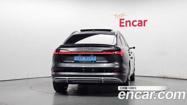 Audi e-Tron 55 Quattro Sportback - фото 3