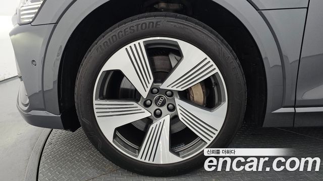 Audi e-Tron 55 Quattro Sportback - фото 4