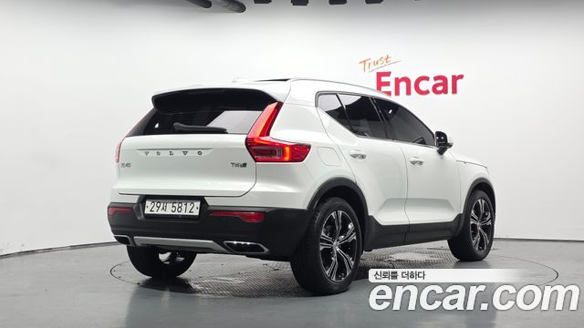 Volvo XC40 T4 Inscription - фото 1