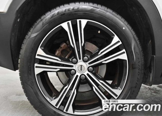 Volvo XC40 B4 Inscription - фото 4