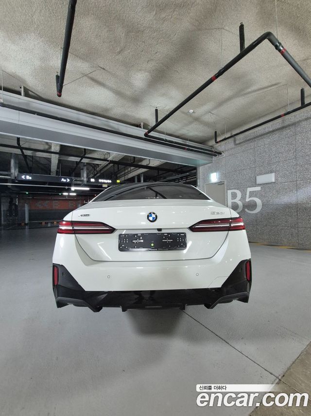 BMW 5 Series G60 530i xDrive - фото 1